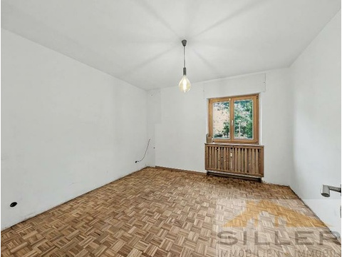 zusätzliches Schlafzimmer mit Fenster