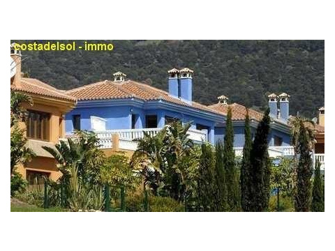 Doppelhaushälfte kaufen in Benalmádena Costa, 250 m² Grundstück, 205 m² Wohnfläche, 4 Zimmer