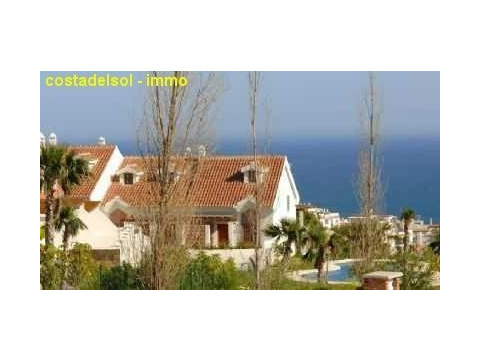Chalet kaufen in Benalmádena Costa, 70 m² Grundstück, 285 m² Wohnfläche, 6 Zimmer