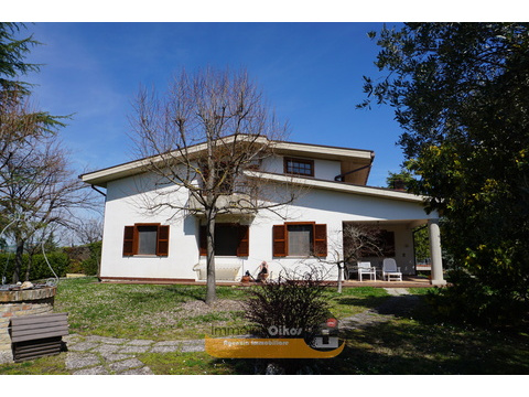 Villa kaufen in Nepezzano, mit Stellplatz, 1.365 m² Grundstück, 250 m² Wohnfläche, 6 Zimmer