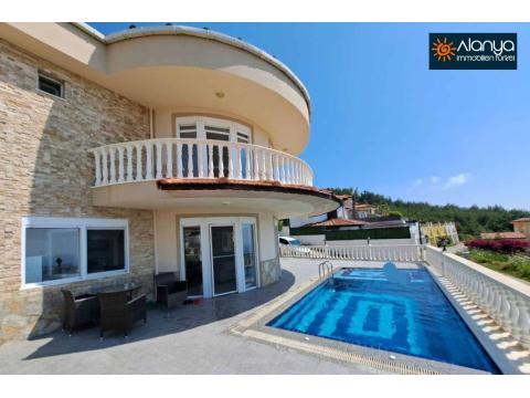 Villa kaufen in Alanya, 350 m² Grundstück, 200 m² Wohnfläche, 4 Zimmer