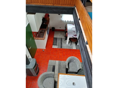 Blick von der Empore ins Wohnzimmer