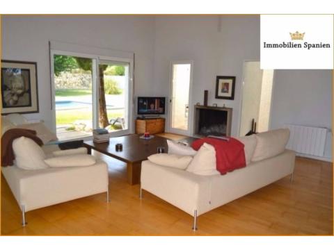 Villa kaufen in Dénia, 6.700 m² Grundstück, 380 m² Wohnfläche, 3 Zimmer