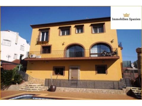 Villa kaufen in Dénia, 350 m² Wohnfläche, 3 Zimmer