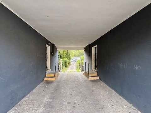 Durchfahrt zum Innenhof/Gewerbe/Garagen