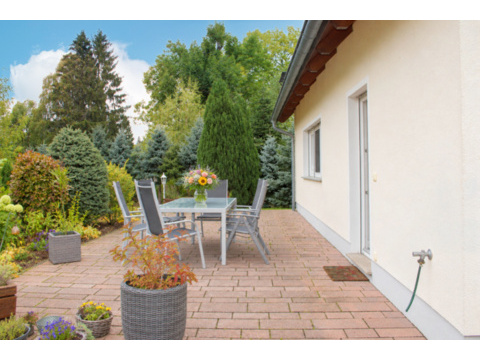 Terrasse mit Zugang zur Küche