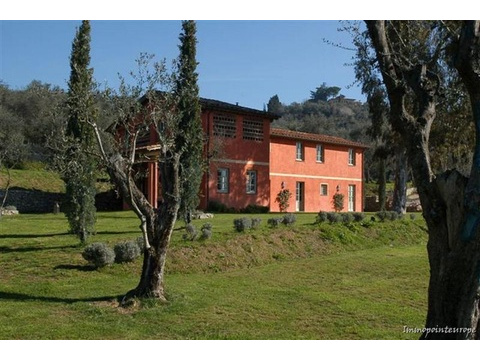 Haus kaufen in Massarosa, 15.000 m² Grundstück, 350 m² Wohnfläche, 7 Zimmer
