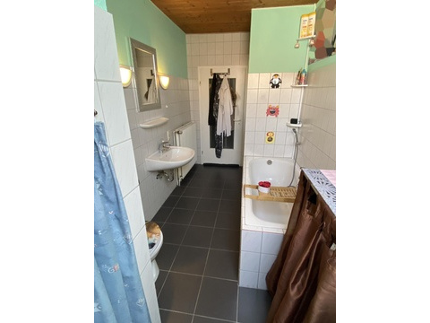 Bad III m. Dusche+Wanne