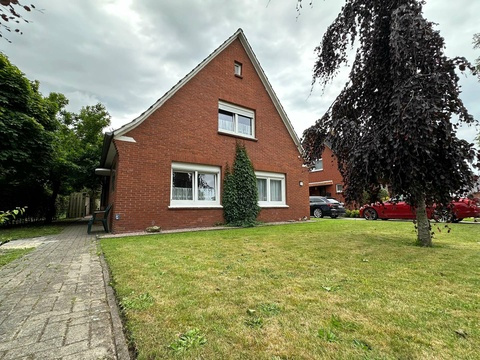 Zweifamilienhaus kaufen in Weener, mit Garage, mit Stellplatz, 1.001 m² Grundstück, 170 m² Wohnfläche, 5 Zimmer