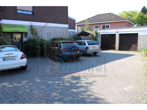 Parkfläche/ Garagen