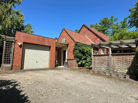Garage und Stellplatz