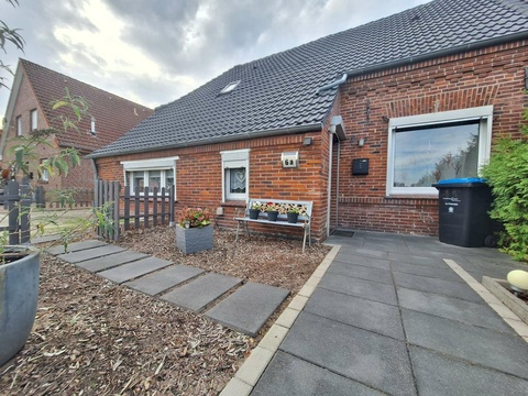 Doppelhaushälfte kaufen in Weener, mit Stellplatz, 515 m² Grundstück, 90 m² Wohnfläche, 5 Zimmer