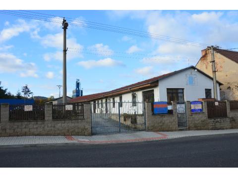Werkstatt kaufen in Žalany, 464 m² Lagerfläche