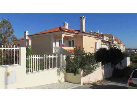 Einfamilienhaus kaufen in São Domingos de Rana, mit Stellplatz, 380 m² Grundstück, 202 m² Wohnfläche, 6 Zimmer