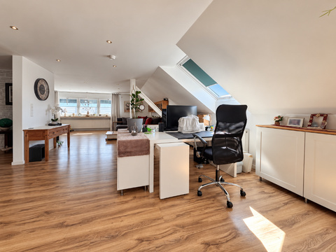 Dachgeschosswohnung mieten in Raunheim, mit Stellplatz, 90 m² Wohnfläche, 2 Zimmer