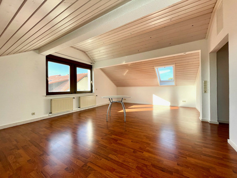 Dachgeschosswohnung kaufen in Welzheim, mit Garage, mit Stellplatz, 57,9 m² Wohnfläche, 2 Zimmer