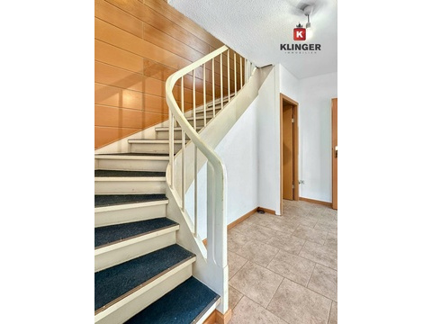 Treppe zum Obergeschoss