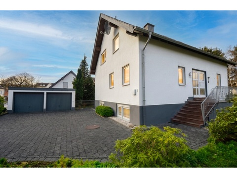 Mehrfamilienhaus kaufen in Hennef (Sieg), mit Garage, mit Stellplatz