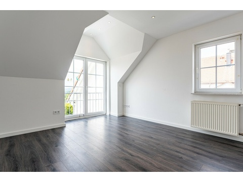 Gemütliches Zimmer mit Dachschräge