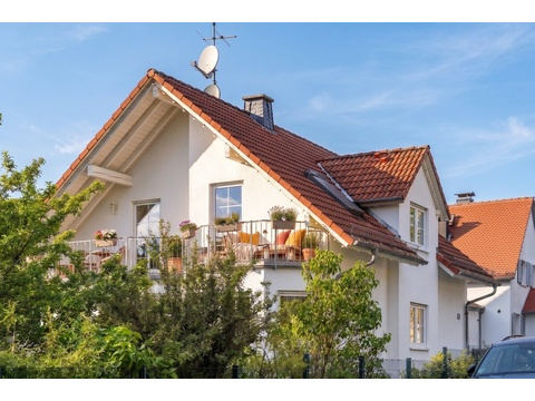 Einfamilienhaus kaufen in Kelkheim (Taunus), 488 m² Grundstück, 228 m² Wohnfläche, 7 Zimmer
