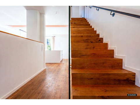 Eine Treppe als Designstatement aus Holz und Glas