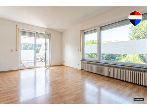 Heller Wohnbereich mit Terrassenzugang