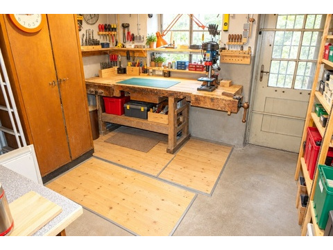 Keller 1 Technik mit Aussenzugang