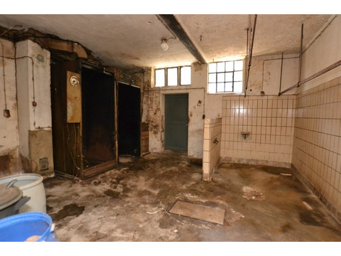 Wohn-/Geschäftshaus - Gewerbe