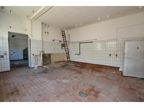 Wohn-/Geschäftshaus - Gewerbe