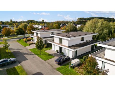 Villa kaufen in Zeewolde, 740 m² Grundstück, 218 m² Wohnfläche, 4 Zimmer