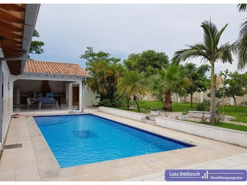 Villa kaufen in Lambaré, 1.000 m² Grundstück, 385 m² Wohnfläche, 5 Zimmer