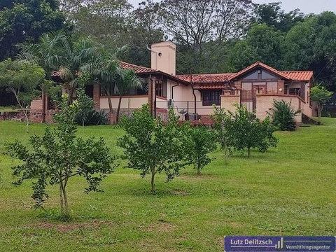 Einfamilienhaus kaufen in Caacupé Cabañas, mit Stellplatz, 275 m² Wohnfläche, 7 Zimmer