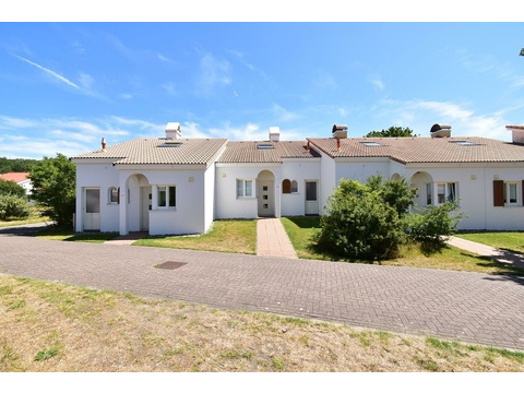 kaufen-ferienhaus-noordwijkerhout-vorderseite-reihenhausstil-und-lage-recreatieadviseurs...