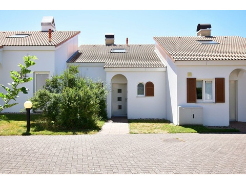 kaufen-ferienhaus-noordwijkerhout-vorderseite-zentraler-eingang-und-rundbogen-recreatieadviseurs...
