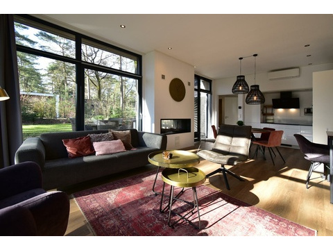 Wohnzimmer mit Blick zur Küche – Ferienhaus zu verkaufen Otterlo (De Zanding)
