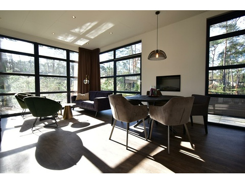 Wohn-Esszimmer mit viel Licht – Ferienhaus zu verkaufen Otterlo (De Zanding), Haus 58