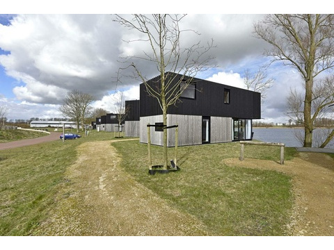 ferienhaus-kaufen-am-Wasser-brielle-011