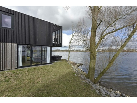 ferienhaus-kaufen-am-Wasser-brielle-010