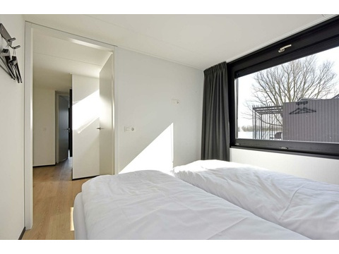 ferienhaus-kaufen-am-Wasser-brielle-003