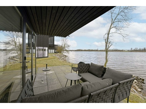 ferienhaus-kaufen-am-Wasser-brielle-008