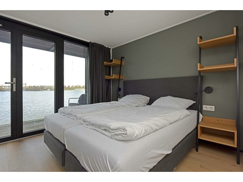 ferienhaus-kaufen-am-Wasser-brielle-030
