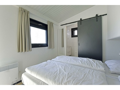 slaapkamer-vakantiehuis-brielle-59-ouddorp-te-koop-recreatieadviseurs-vakantiehuistekoop-nl.jpg