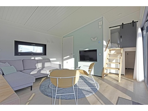 moderne-houten-recreatiewoning-kopen-3238LZ-huisje-59-vooraanzicht-recreatieadviseurs...
