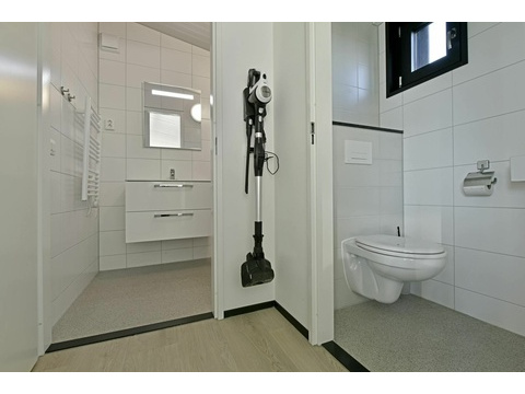 moderne-houten-recreatiewoning-kopen-3238LZ-huisje-59-vooraanzicht-recreatieadviseurs...