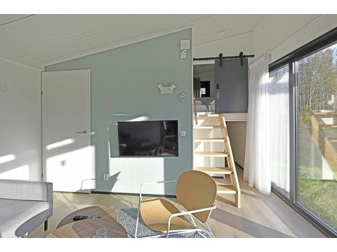 moderne-houten-recreatiewoning-kopen-3238LZ-huisje-59-vooraanzicht-recreatieadviseurs...