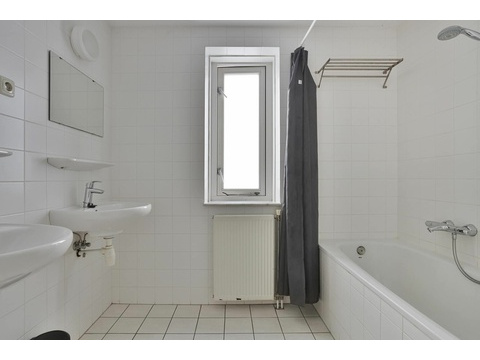 Luxus Badezimmer Villa Cape Helius Badewanne Dusche Yachthafen Blick Hellevoetsluis03