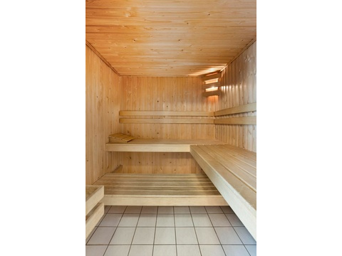 Luxus Badezimmer Villa Cape Helius Badewanne Dusche Yachthafen Blick Hellevoetsluis01