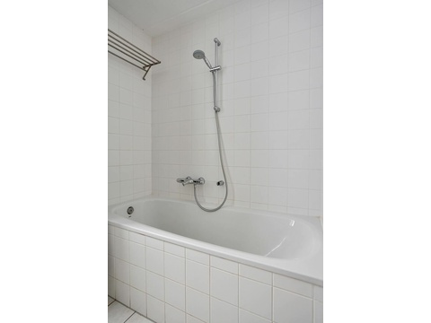 Luxus Badezimmer Villa Cape Helius Badewanne Dusche Yachthafen Blick Hellevoetsluis05
