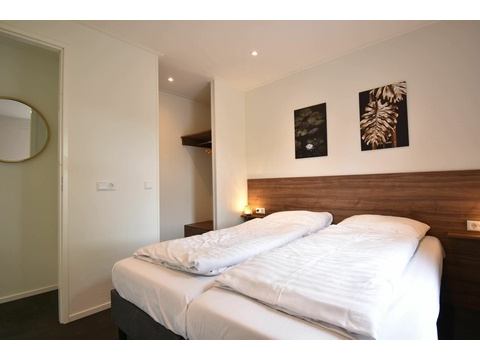 ferienhaus-kaufen-biddinghuizen-hauptschlafzimmer-2025.webp02