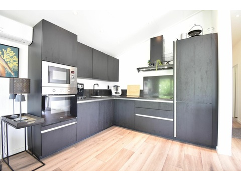 ferienhaus-kaufen-biddinghuizen-kuche-einbaugerate-modern-2025.webp03